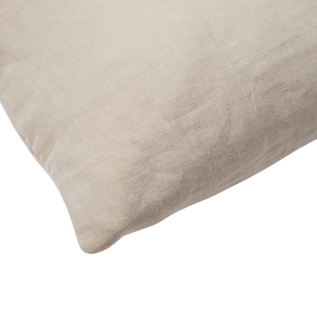 Close-up van de textuur en blinde rits van de linnen kussenhoes Scotty taupe