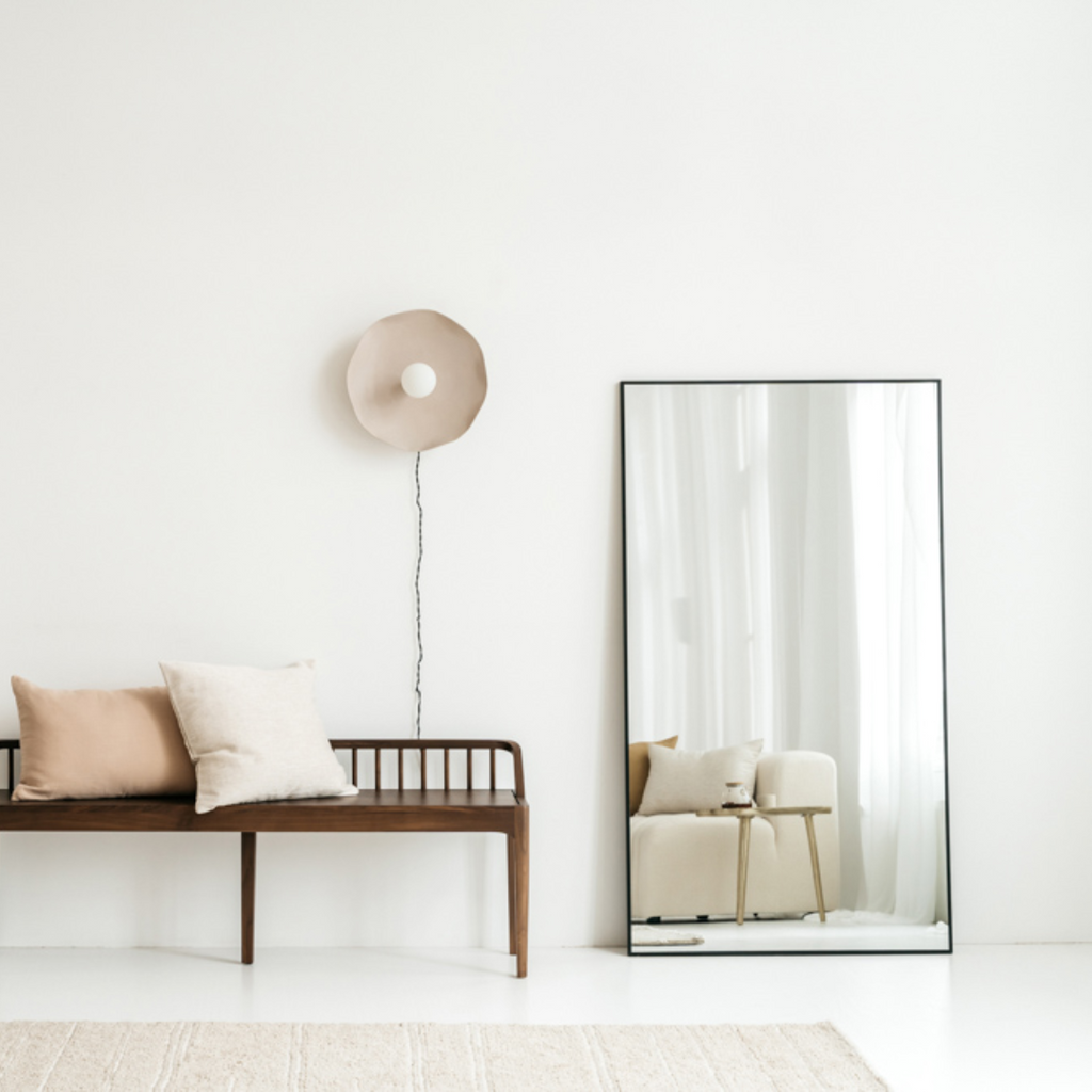Scotty linnen kussenhoes 60x40 cm in nude kleur, gestyled in een minimalistisch interieur