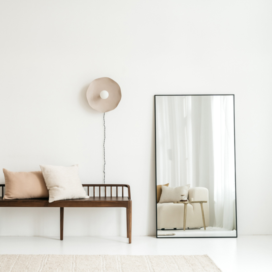 Scotty linnen kussenhoes 60x40 cm in nude kleur, gestyled in een minimalistisch interieur