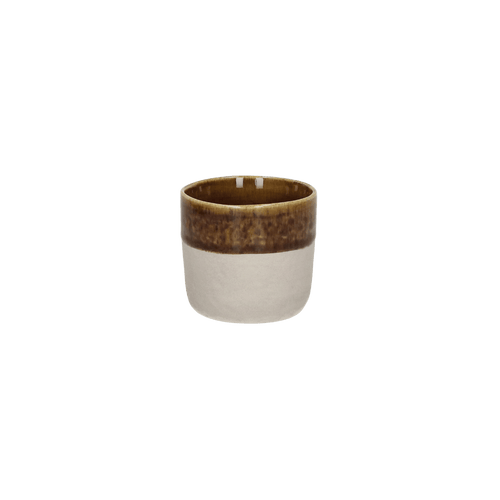 espressokop met natuurlijke, imperfecte vorm wan wit steengoed met bruin glazuur