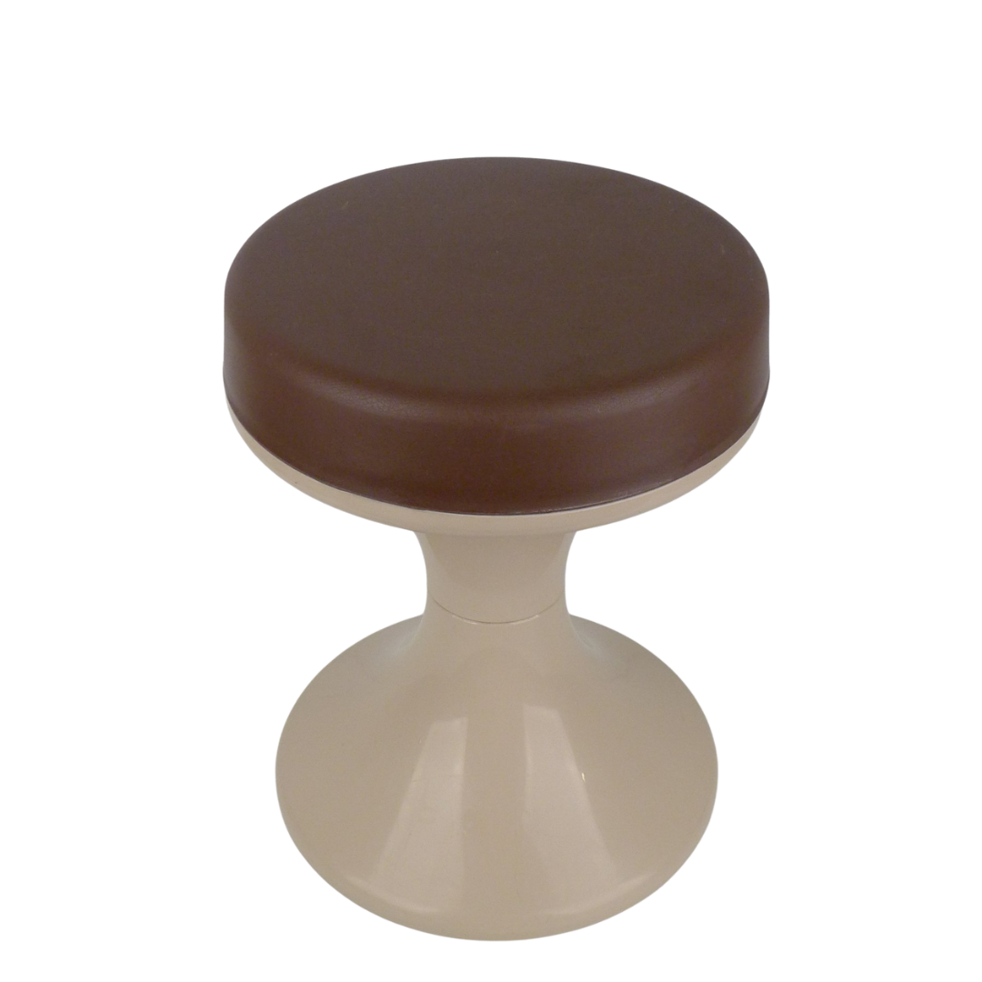 Multifunctionele vintage kruk als zitplaats, bijzettafel of decoratief designobject