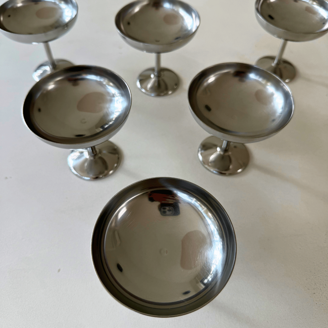 Bovenaanzicht van Guy Degrenne vintage ijscoupes van massief Inox 18-10