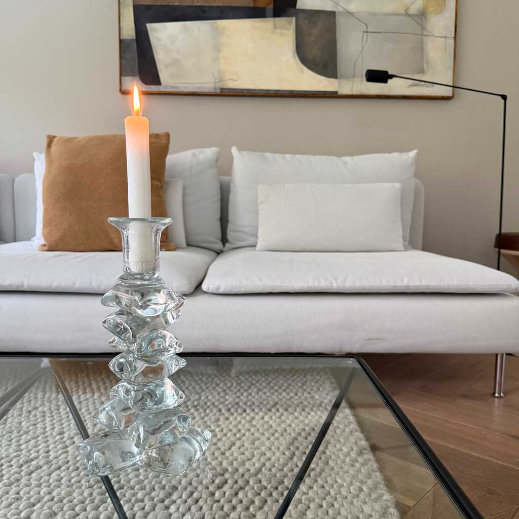Glazen kaarshouder Zephyr van Olsson en Jensen – kunstzinnig middelpunt in modern interieur